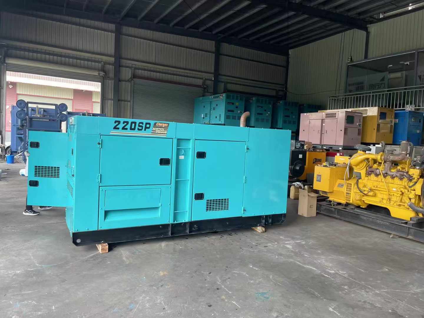 图木舒克800kW 柴油发电机的输出电流波动范围是多少？