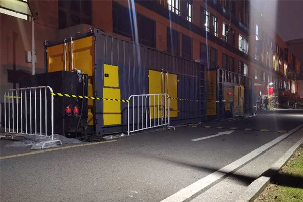 图木舒克柴油发电机组的输出电压是如何调节的？