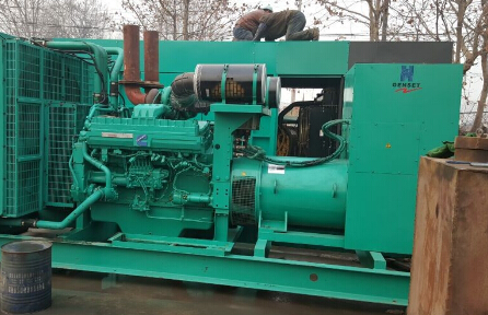 图木舒克发电机组如何判断水冷式机油散热器内部是否需要清洗？